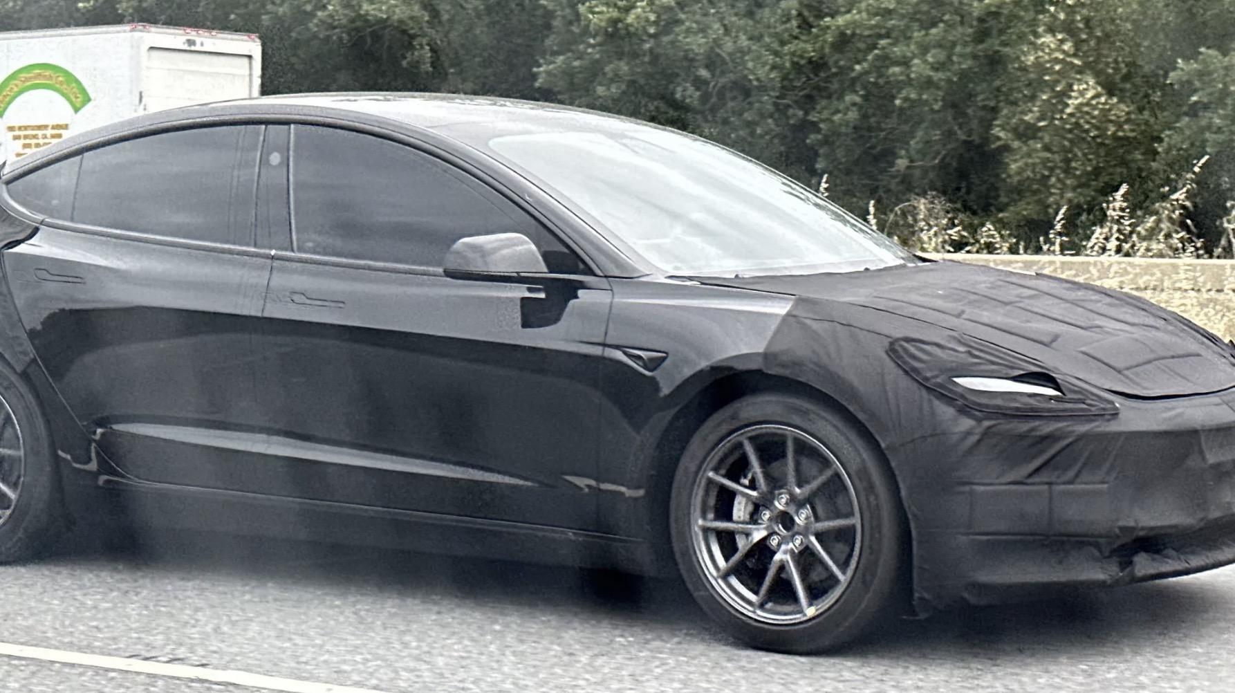 定价或许有惊喜？新款特斯拉Model 3最新谍照，预计9月投产