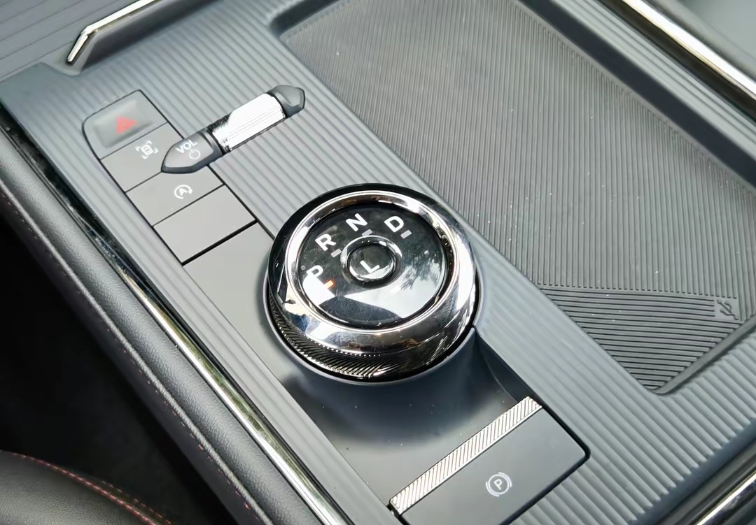 福特蒙迪欧1.5T车型亮相，外观、内饰不变，配1.1米双连屏