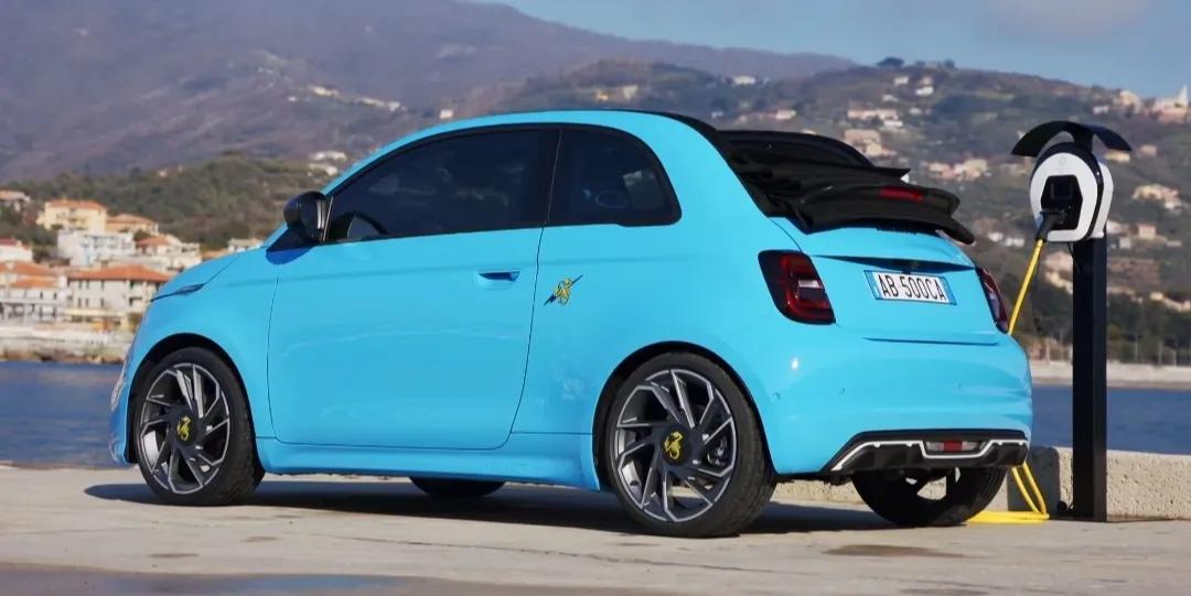 纯电小钢炮 菲亚特Abarth 500e海外开售