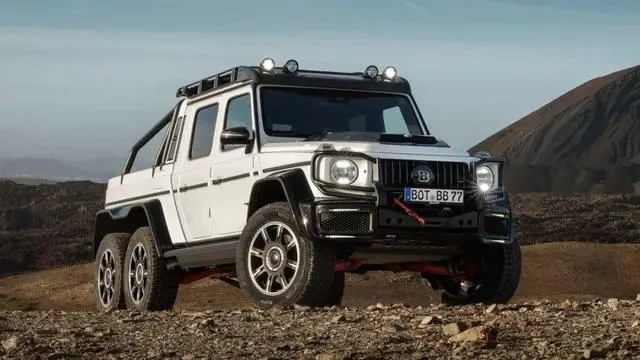 迈巴赫G650 Landaulet 伪装车与电动EQG同框，敞篷大G也要出电动？