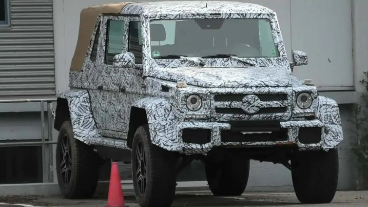 迈巴赫G650 Landaulet 伪装车与电动EQG同框，敞篷大G也要出电动？