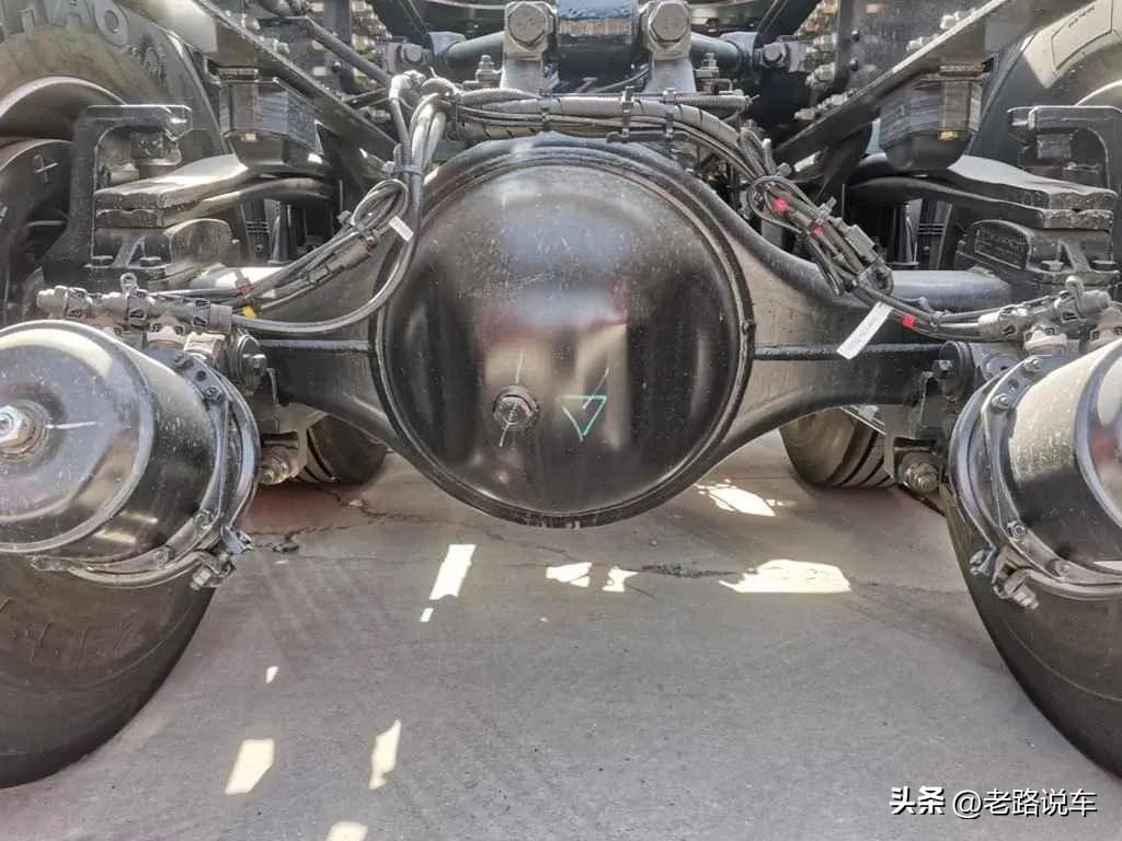 东风天龙VL 465平顶牵引车 子母车搭配的好选择