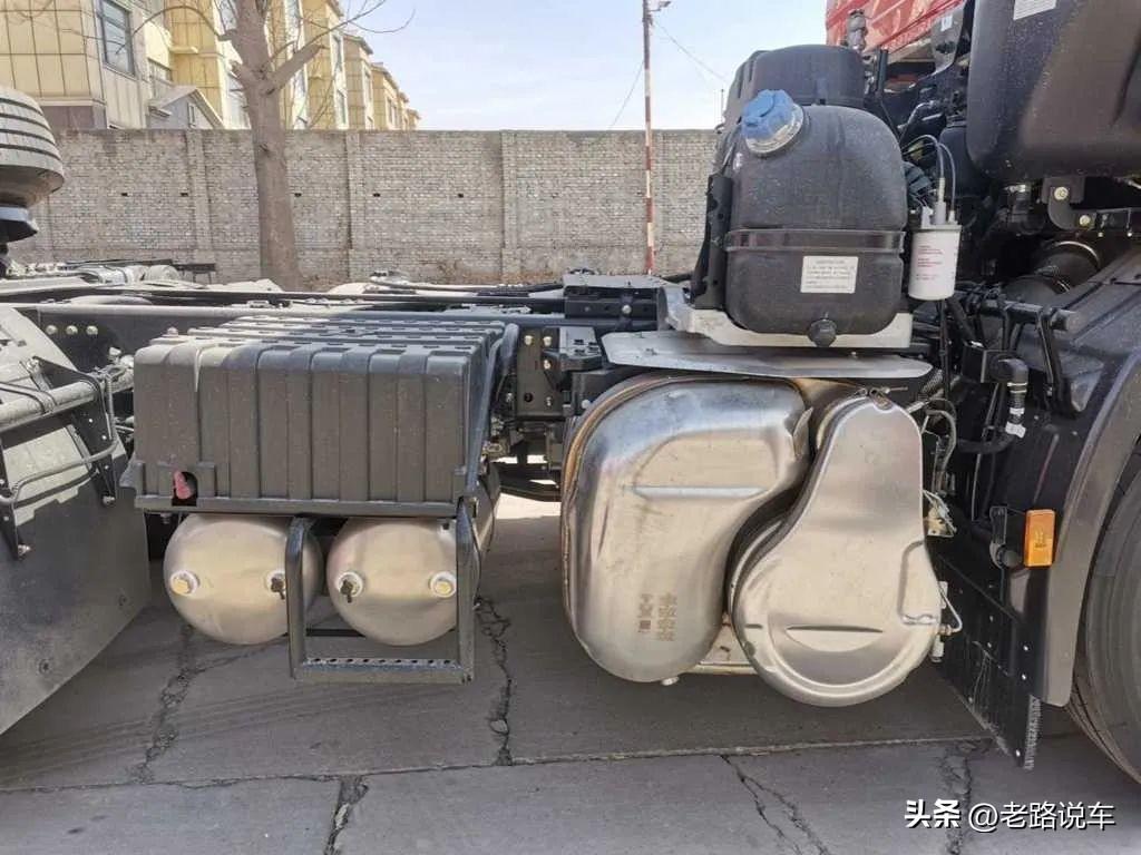 东风天龙VL 465平顶牵引车 子母车搭配的好选择