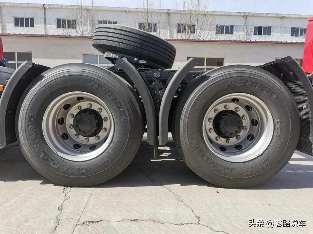 东风天龙VL 465平顶牵引车 子母车搭配的好选择