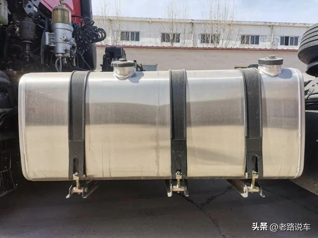 东风天龙VL 465平顶牵引车 子母车搭配的好选择