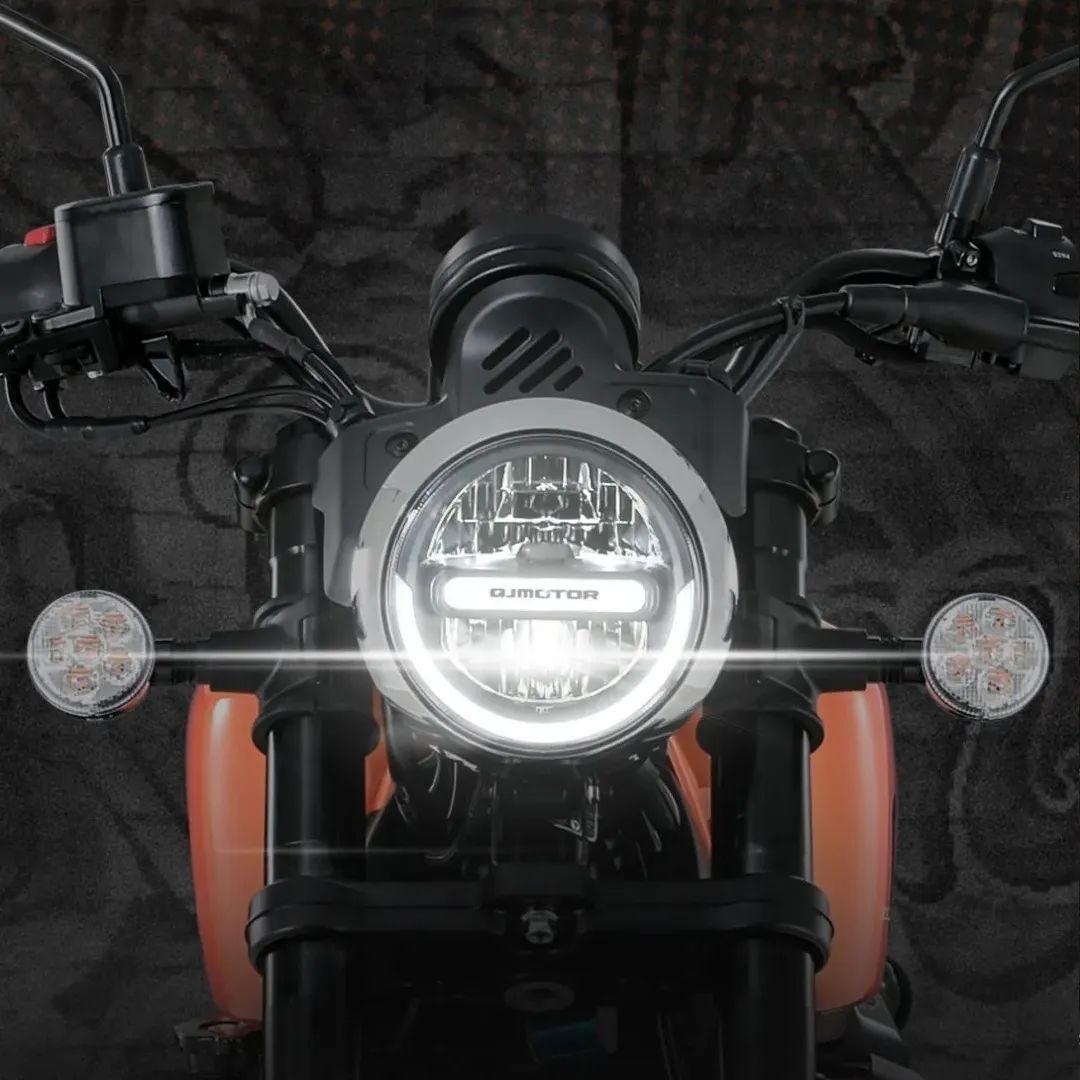 钱江QJMOTOR“闪250”上市,家族外观、皮带传动,售价17999元