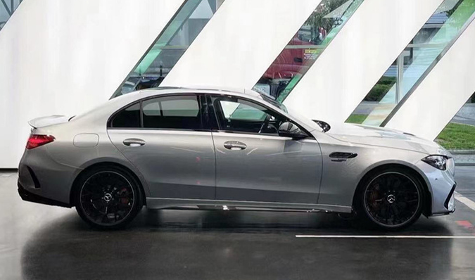 新款奔馳AMG C63國內(nèi)實拍曝光，2.0T加速僅3.4秒