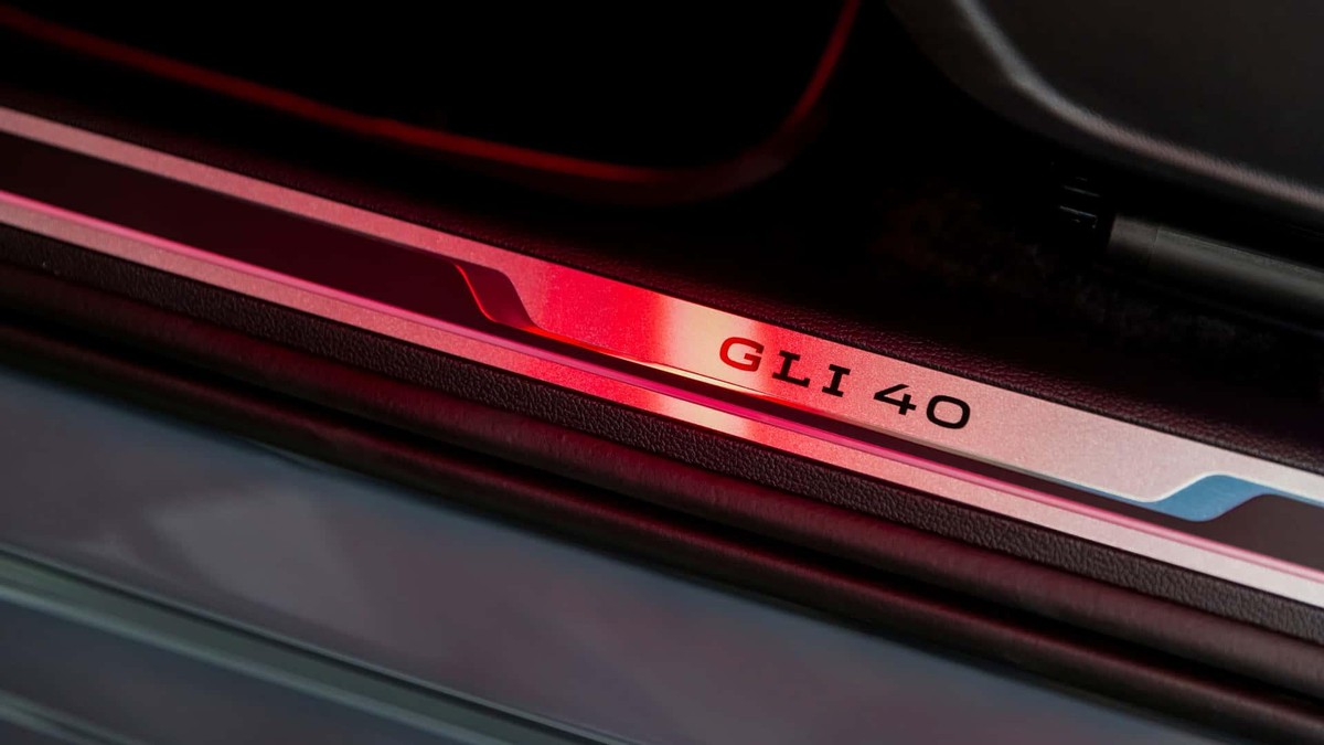 大众Jetta GLI 40周年纪念版官图发布 高尔夫GTI同款动力