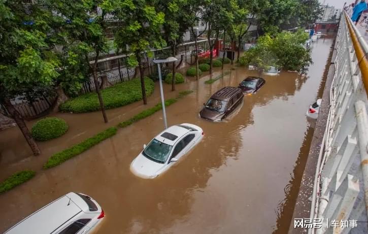 各地暴雨来袭，爱车要是遇到了大水，保险公司管还是不管?