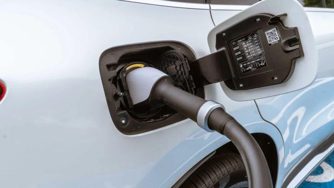 新能源汽车7月销售78万辆，市占率达32.7％