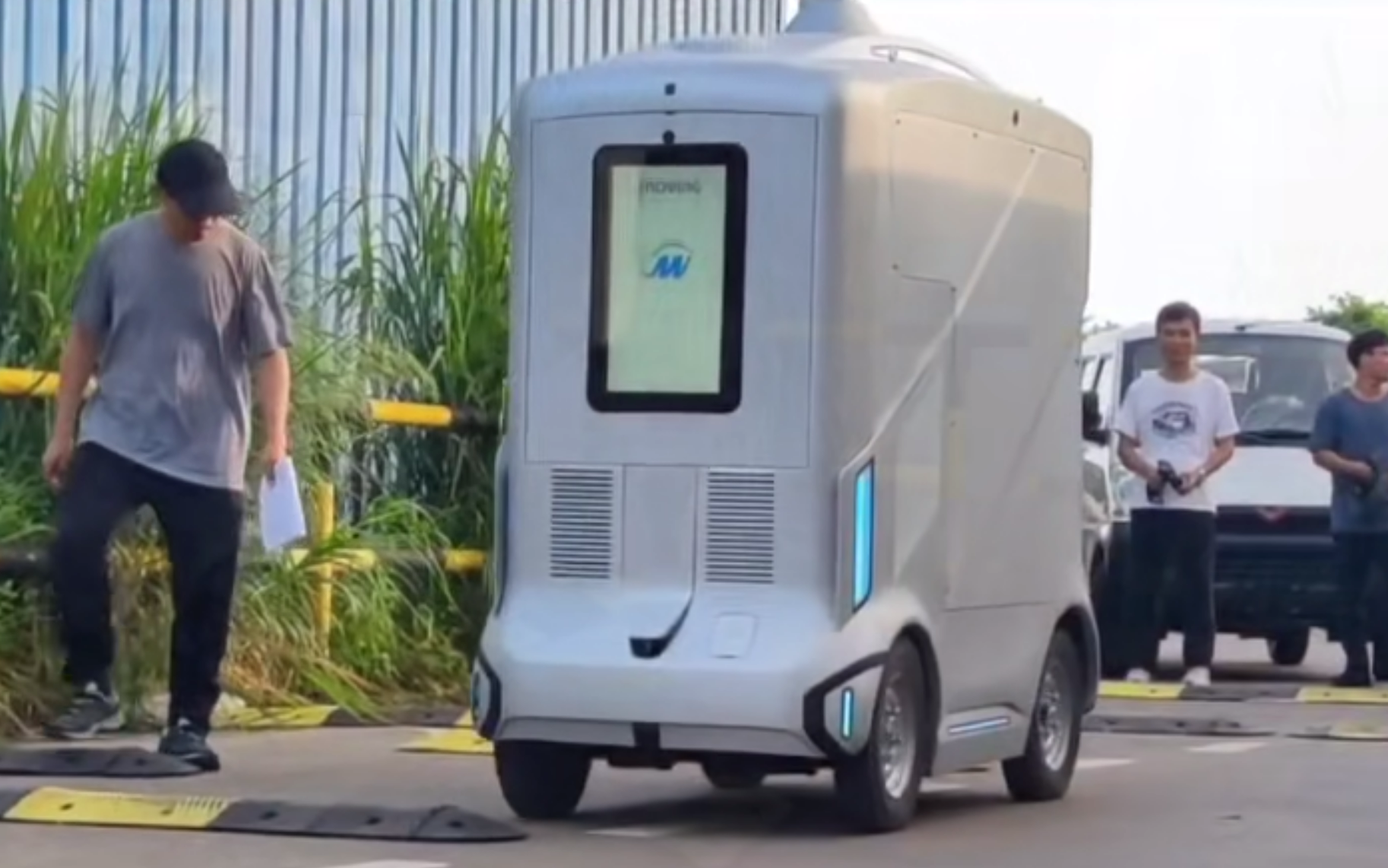 五菱新一代“移动充电车”下线，或引领汽车充电新革命