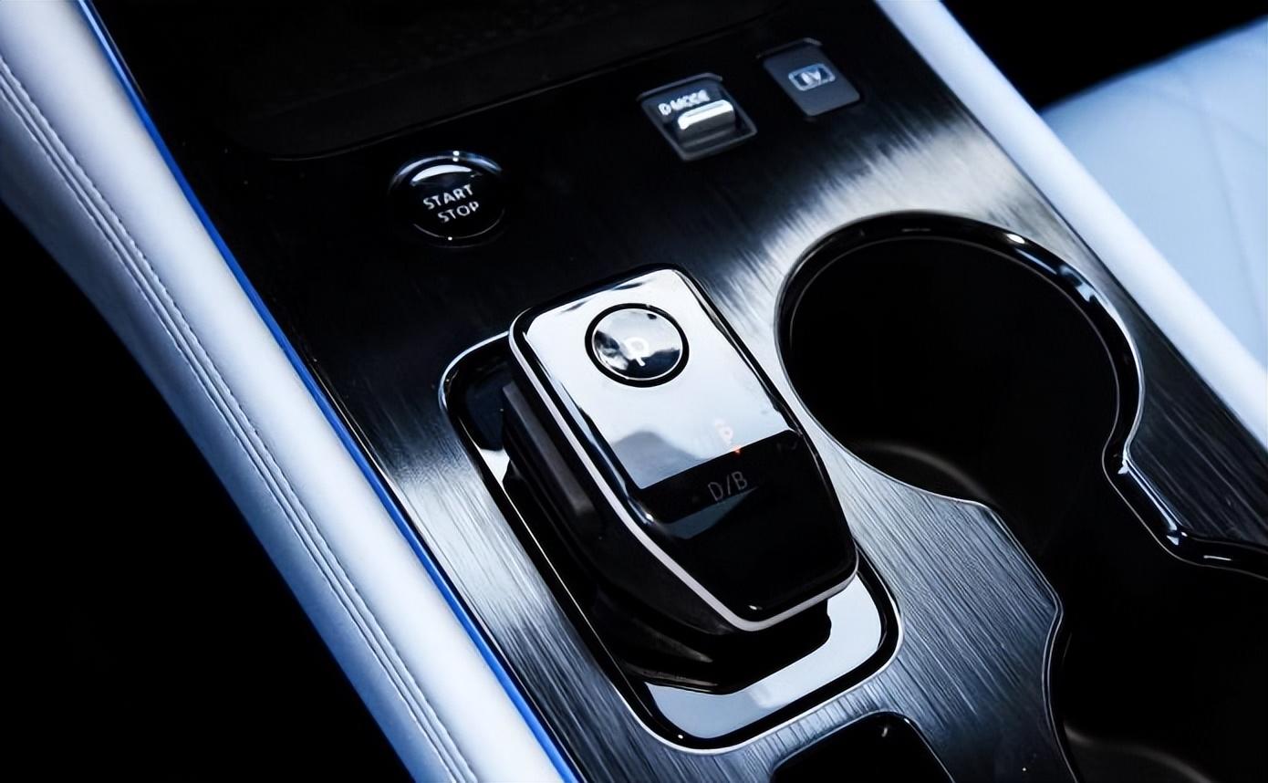 油耗低至3.96L，一箱油跑1100公里，深度解析日产轩逸超混电驱版