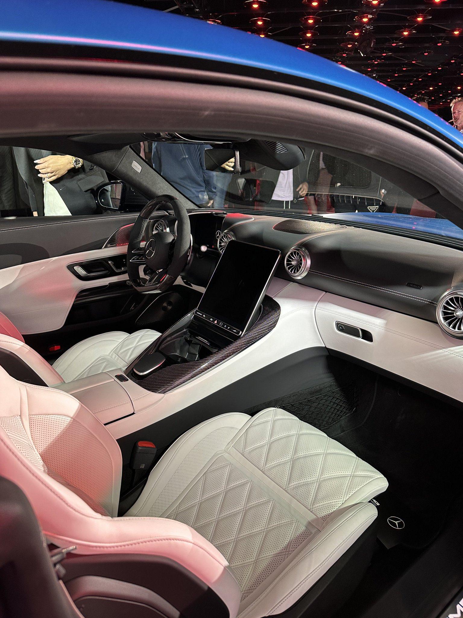 全新梅赛德斯AMG GT正式亮相圆石滩车展，两门四座布局