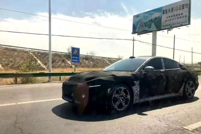 雷军“晒”吐鲁番葡萄和小米汽车|汽势闪送