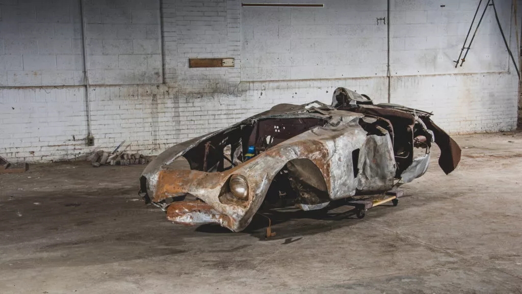 1300多万买一坨废铁？限量13辆的法拉利传奇赛车遗骸拍出天价