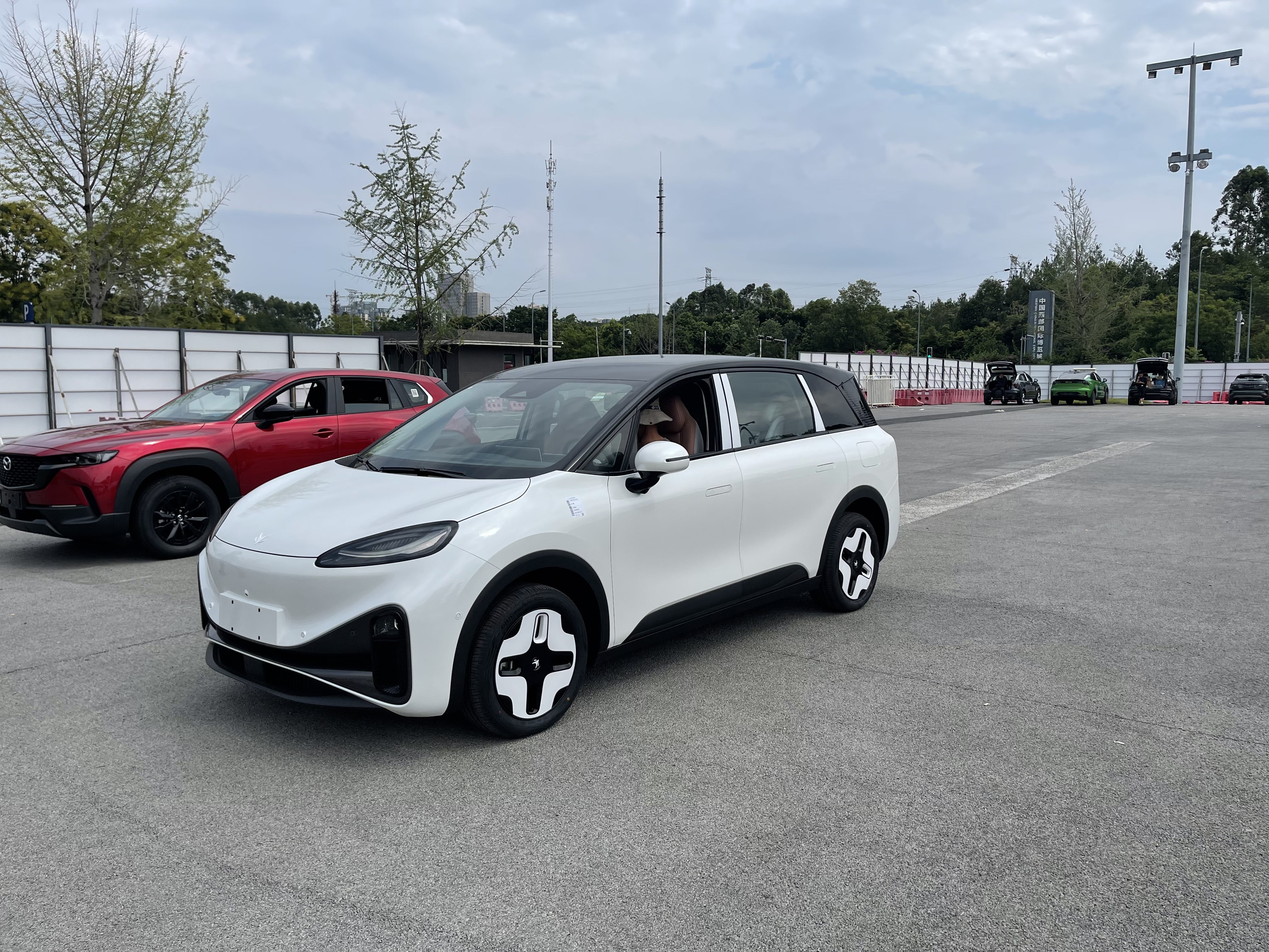 2023成都車展探館 | “母嬰友好型”汽車來了!極狐考拉抵達展館
