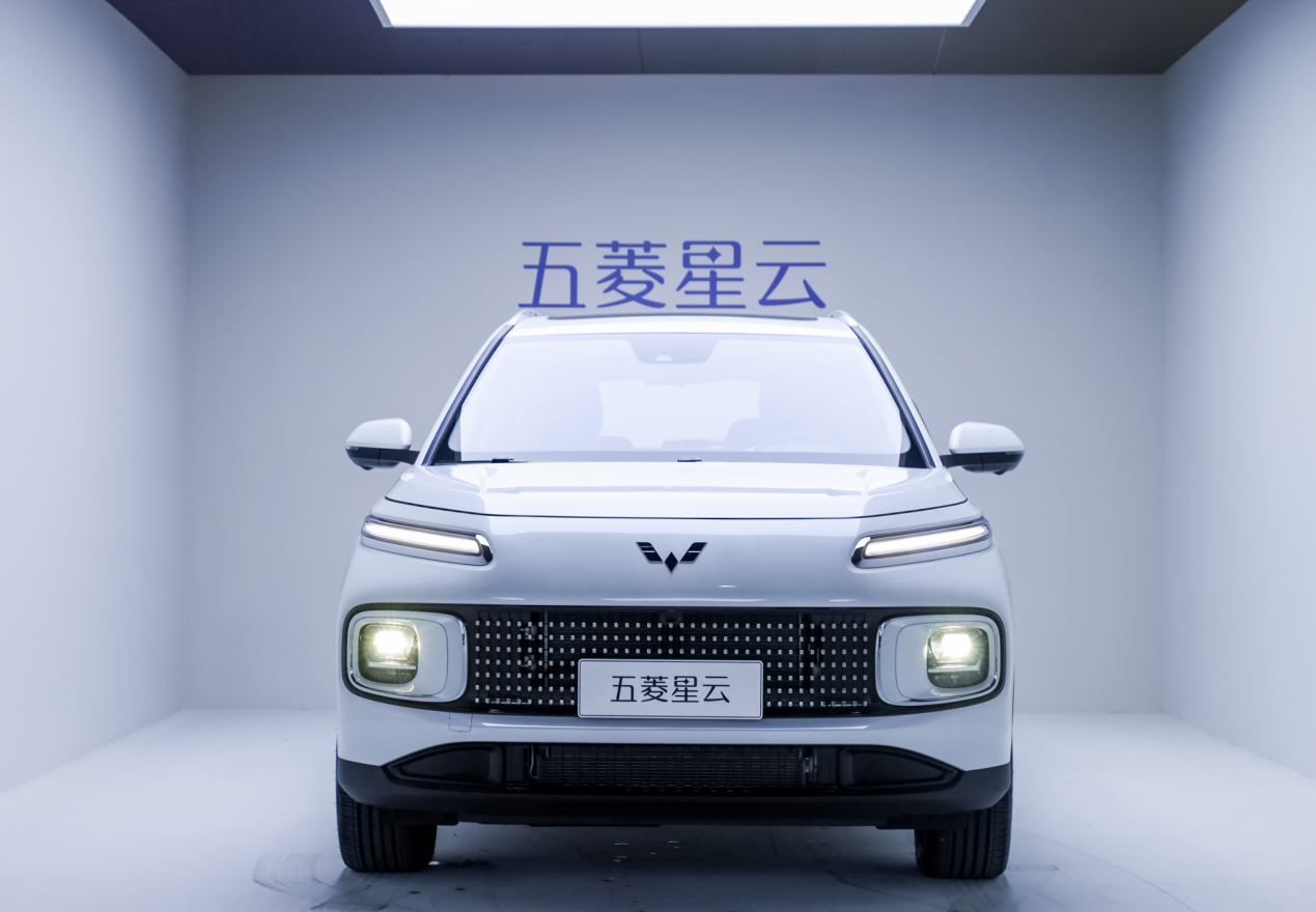 五菱星云开启盲订，造型犀利，座椅放平可睡2人，更强动力