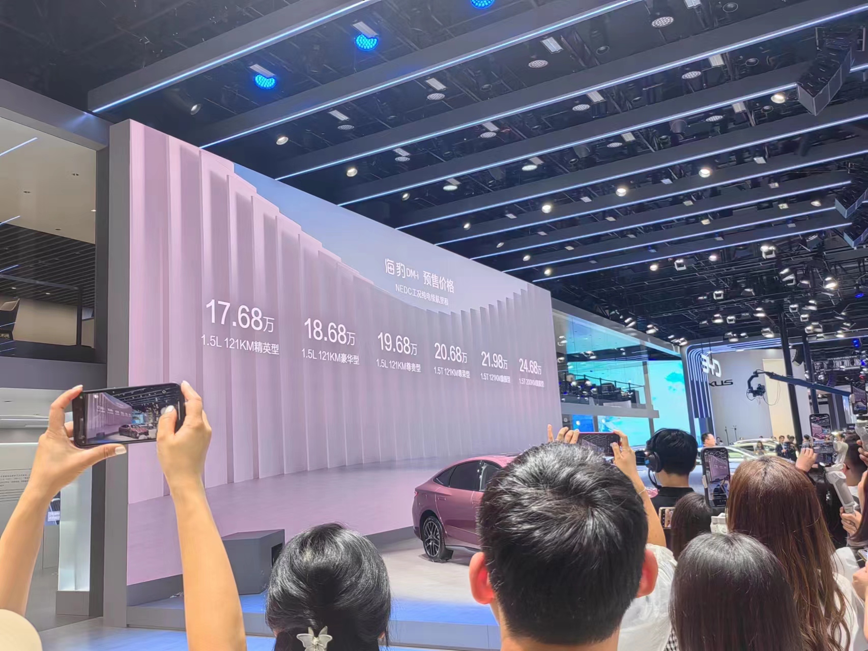 成都車展關注|如火如荼的比亞迪展廳,海豹DM-i成焦點