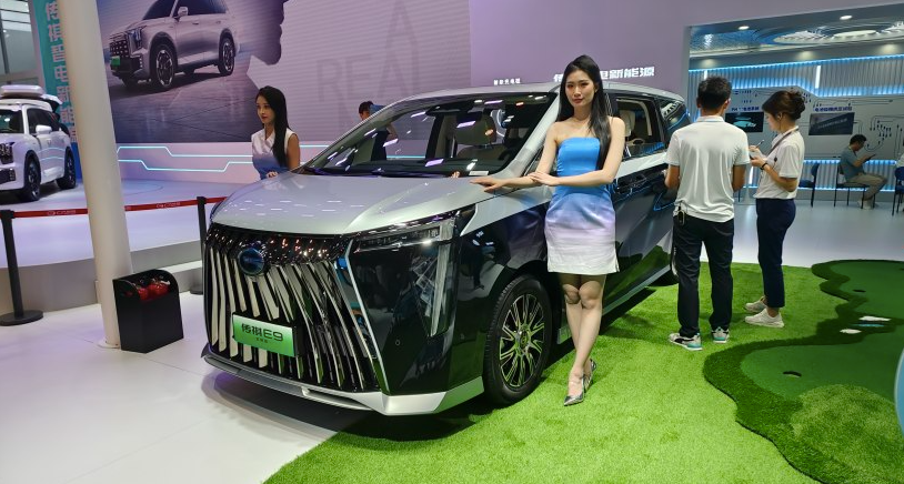 2.0T油電混動配電磁懸架喝92號粗糧 成都車展實拍傳祺E9