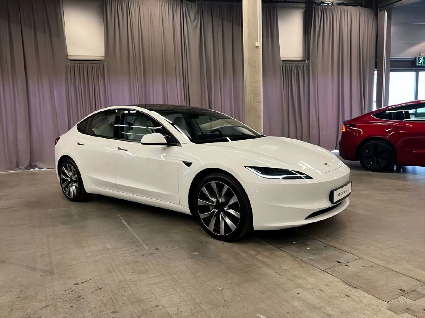 新款特斯拉Model 3曝光，不是“毛坯房”了，但价格也涨了！