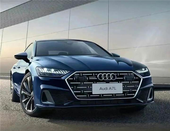 新款奧迪A7L正式上市,共推出11款車型,售價區(qū)間41.87-69.97萬元