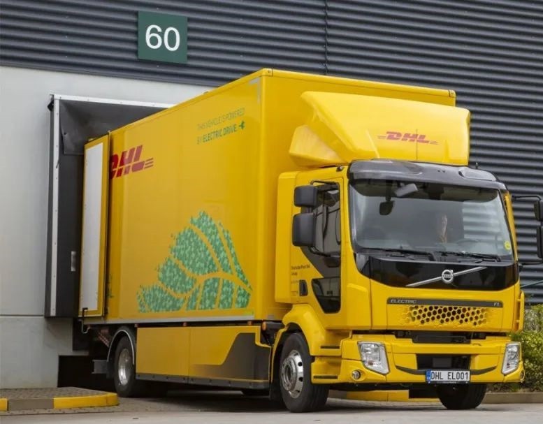 使用VOLVO电动卡车！DHL的德国邮政卡车这么豪横？