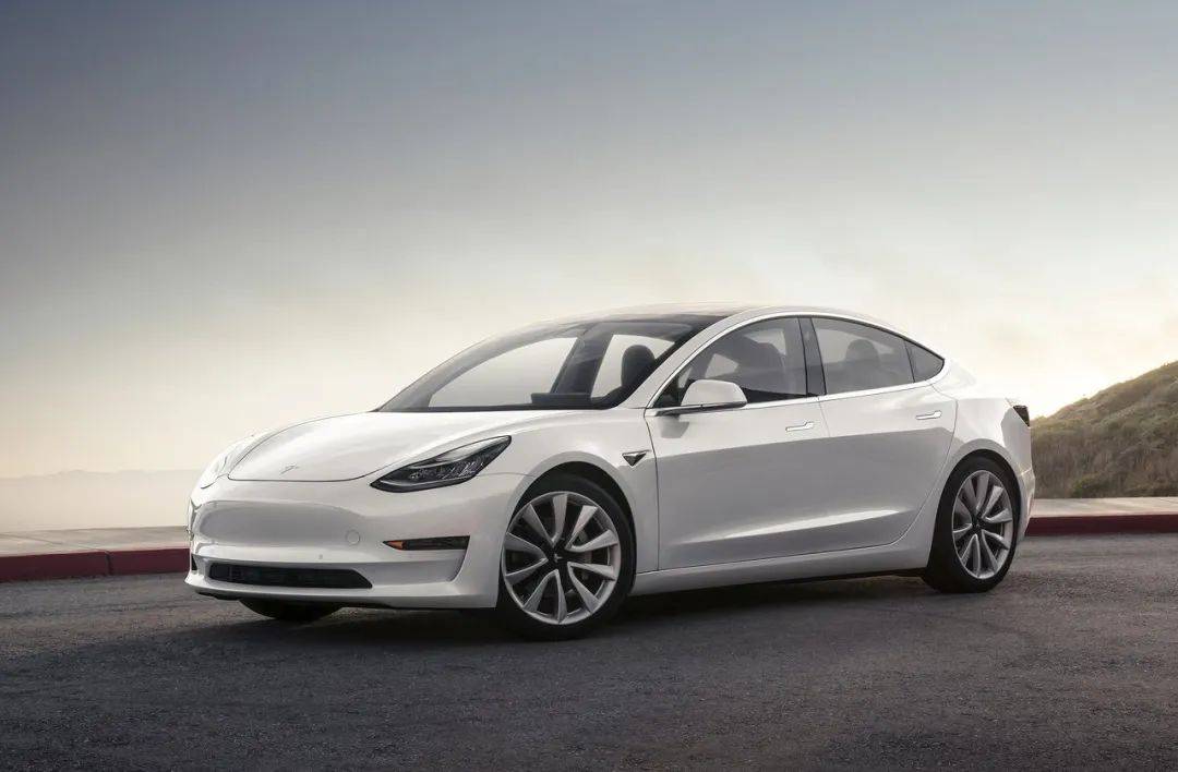 滑动换挡、后排屏幕，Model 3上市，特斯拉也学国产车了？