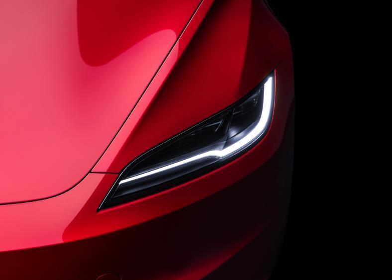 全新特斯拉Model 3实车亮相，外观升级车身加长，续航超700公里
