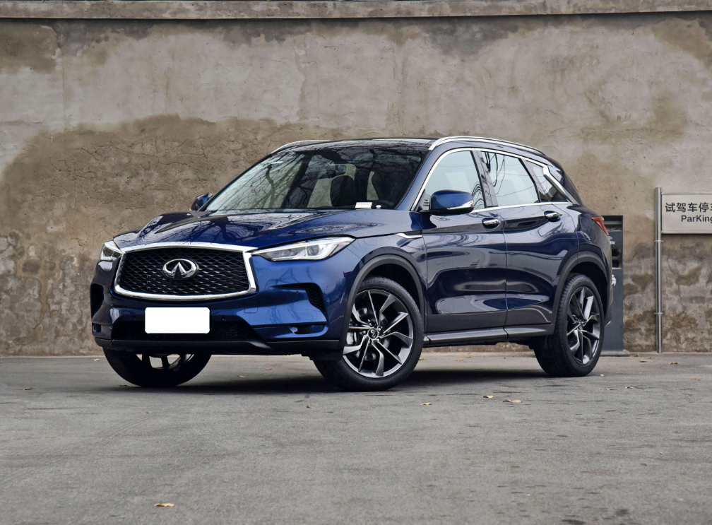 英菲尼迪QX50，车长4705mm，标配2.0T，起步245马力，降至20多万