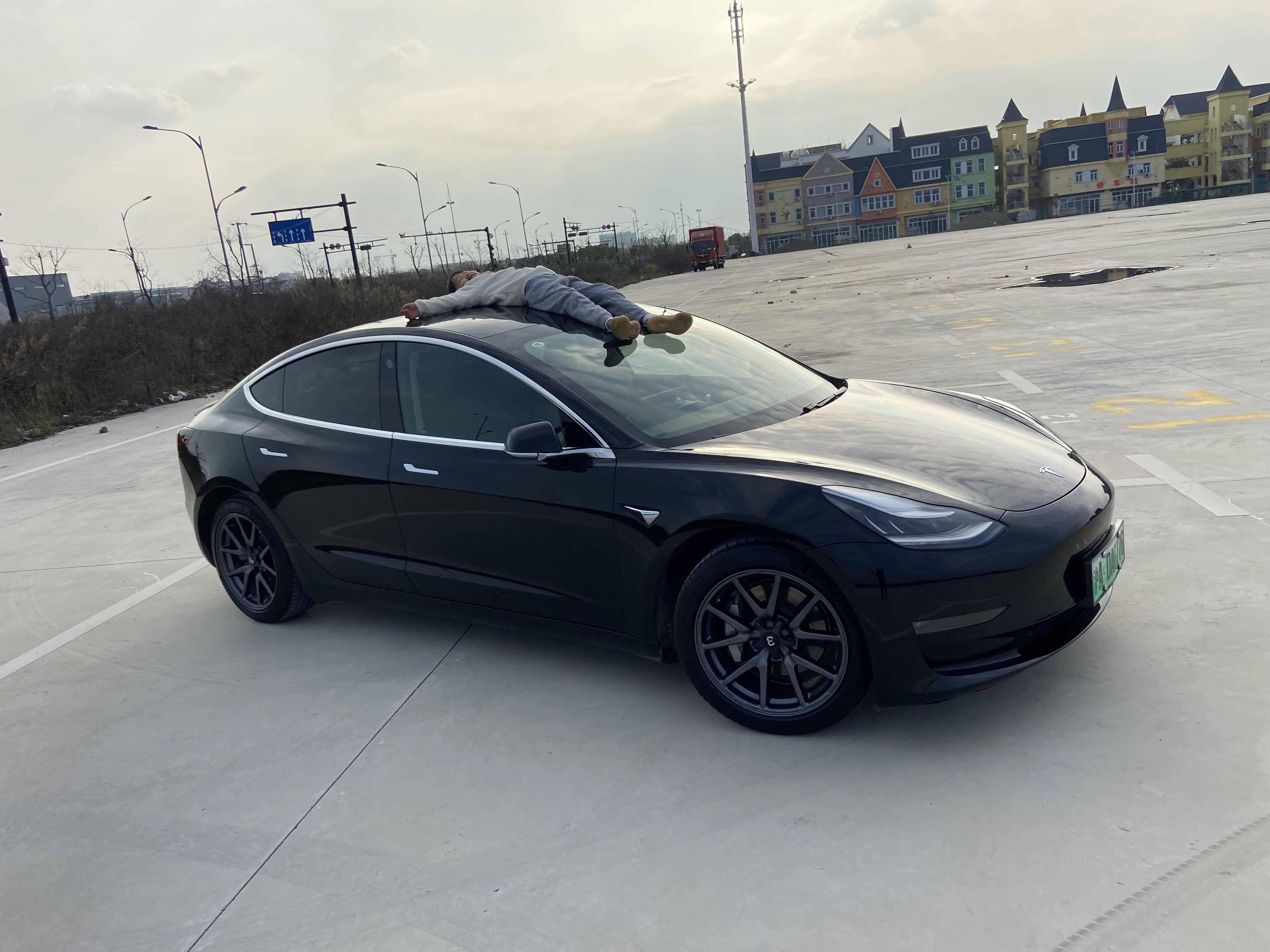 跑了11万公里的特斯拉Model 3，车况如何？