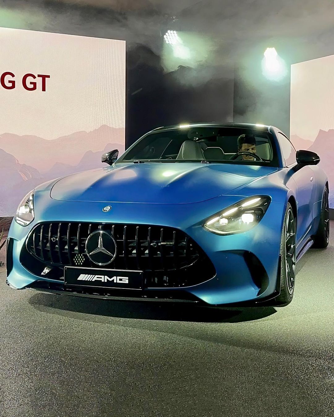 全新梅賽德斯-AMG GT 提供雙排座椅 造型優(yōu)雅