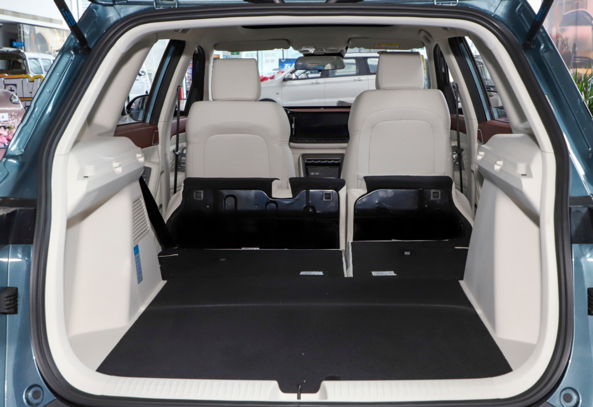 五菱星云正式上市，售价8.98万元起，堪称8万级燃油SUV模范生吗？