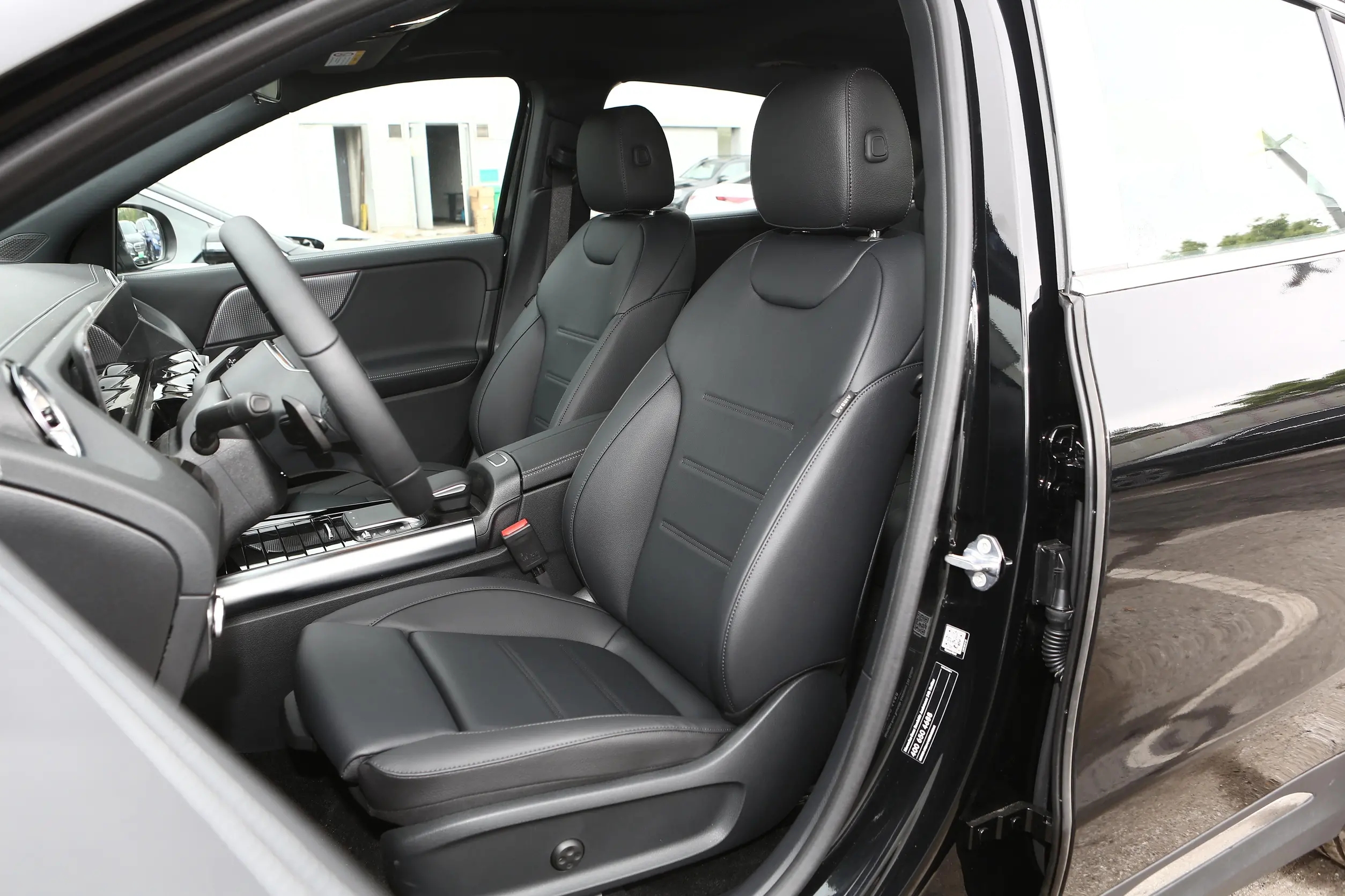 2023款（改款）奔驰EQA上市，增加副驾电动座椅，售价32.2万元