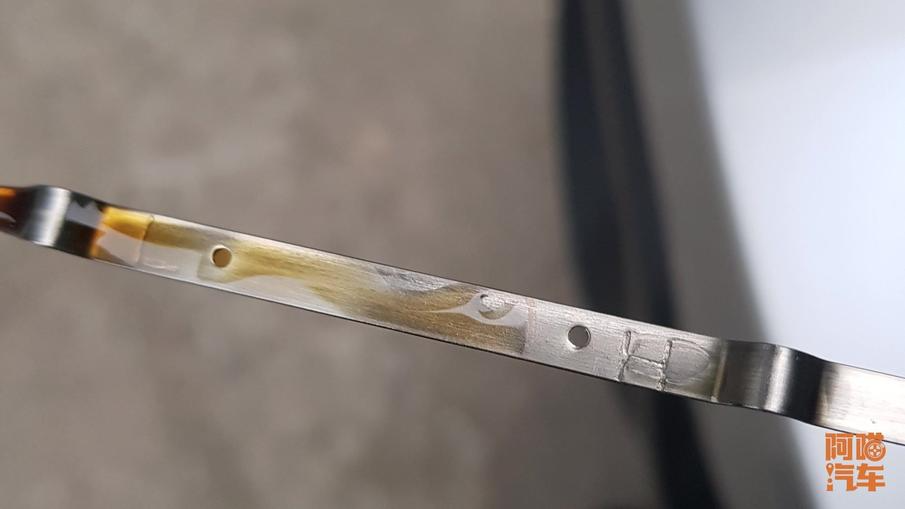汽車機油尺應(yīng)該多久檢查一次？別糾結(jié)了，喵哥給你說明白