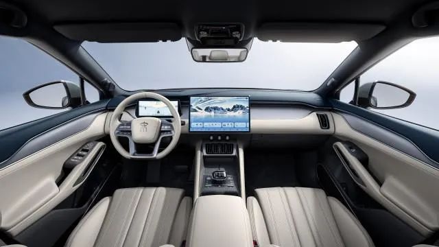 硬剛特斯拉Model Y，比亞迪宋L內飾曝