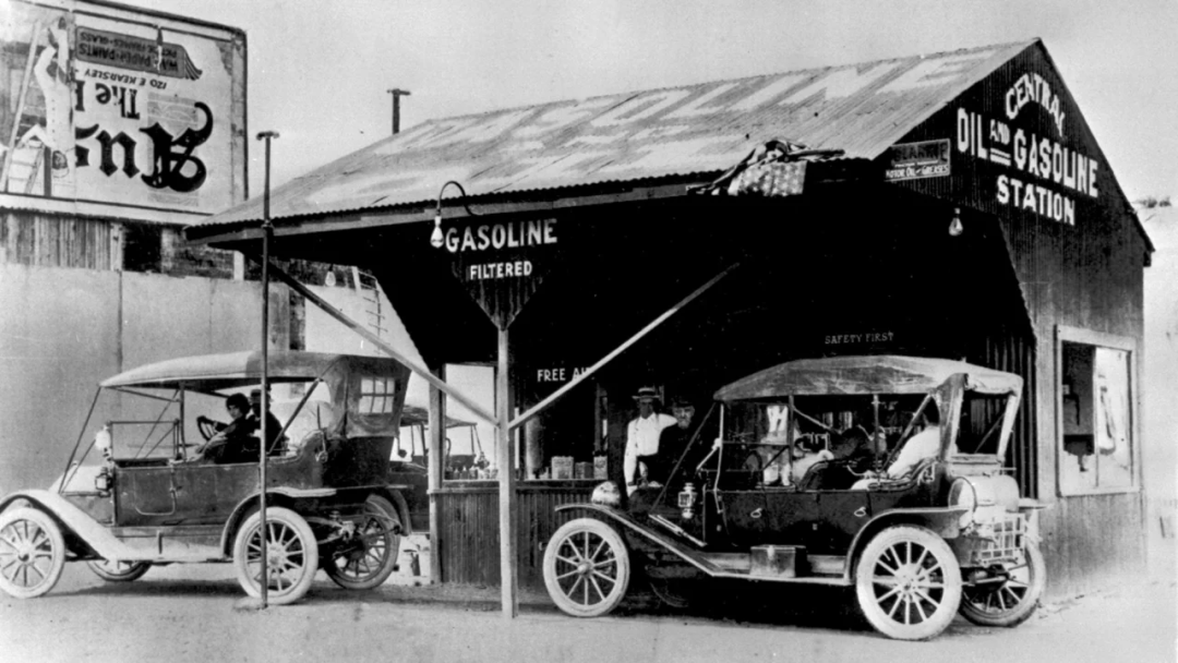 电动汽车100年前就比油车先进，却败给了汽油