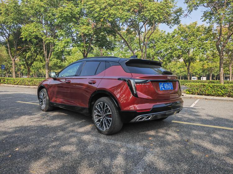 先鋒個性轎跑SUV 體驗凱迪拉克GT4