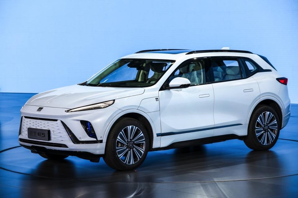 从别克E5视角看Model Y：都是美系车，你为什么卖的这么贵？