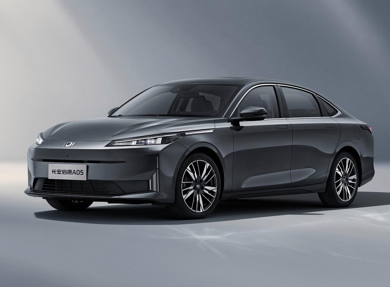 长安造这次能“火”？续航1300km，零百6.8秒，8.99万竞争秦PLUS