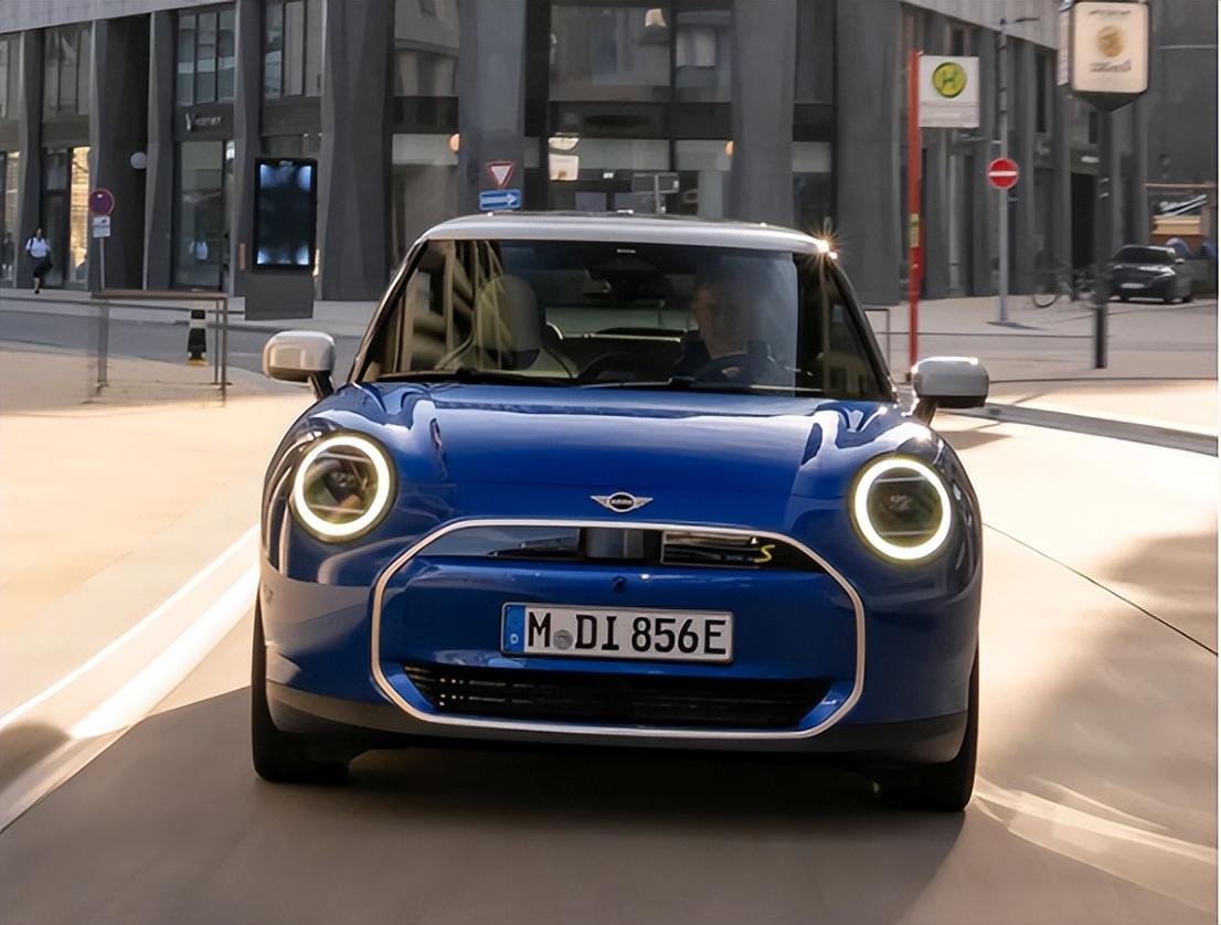 MINI Cooper SE：个性与时尚的完美结合