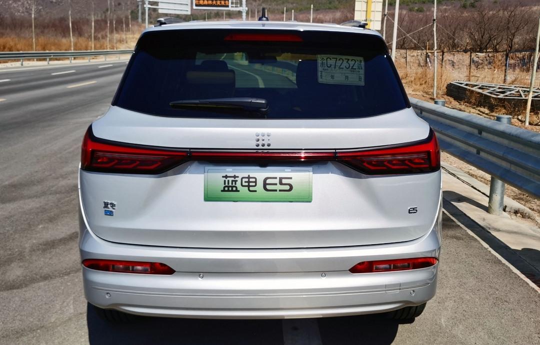 华为+比亚迪加持，有5/7座，定位插混中型SUV，蓝电E5售13.99万起