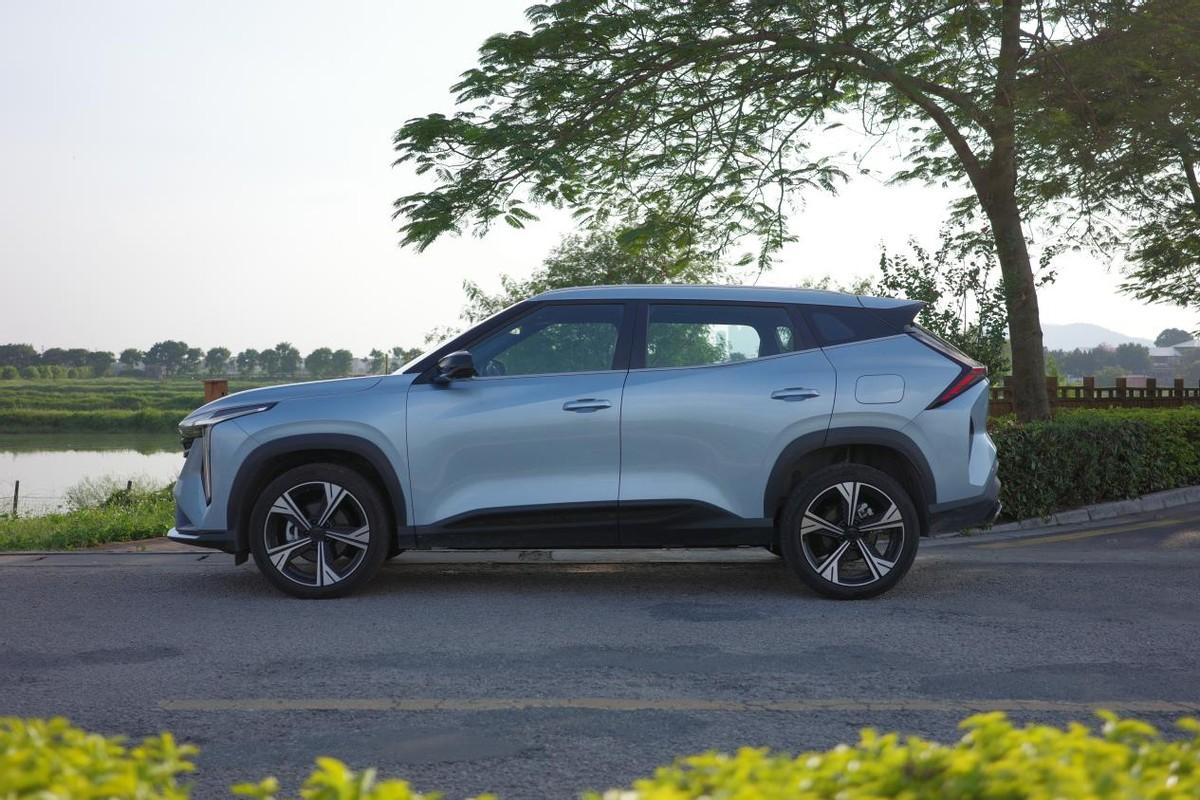 10万级SUV“三好学生”，颜值、操控、智能样样行，解读博越COOL