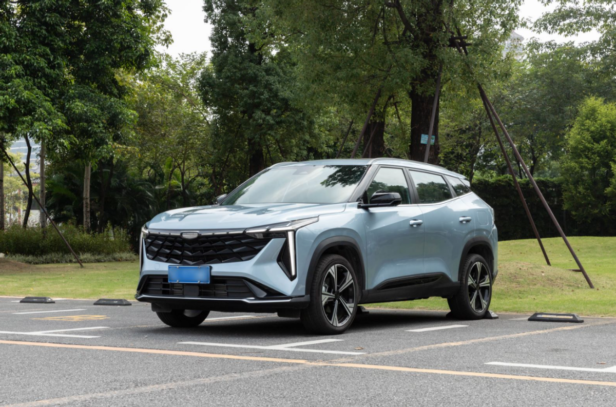 10万级SUV“三好学生”，颜值、操控、智能样样行，解读博越COOL