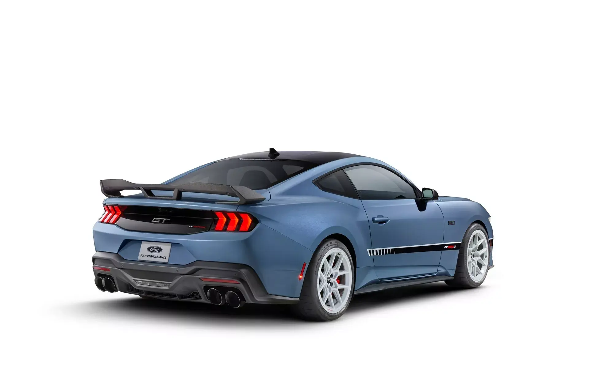 全新 2024 福特野马 GT 正式登场，搭载5.0L V8 引擎！