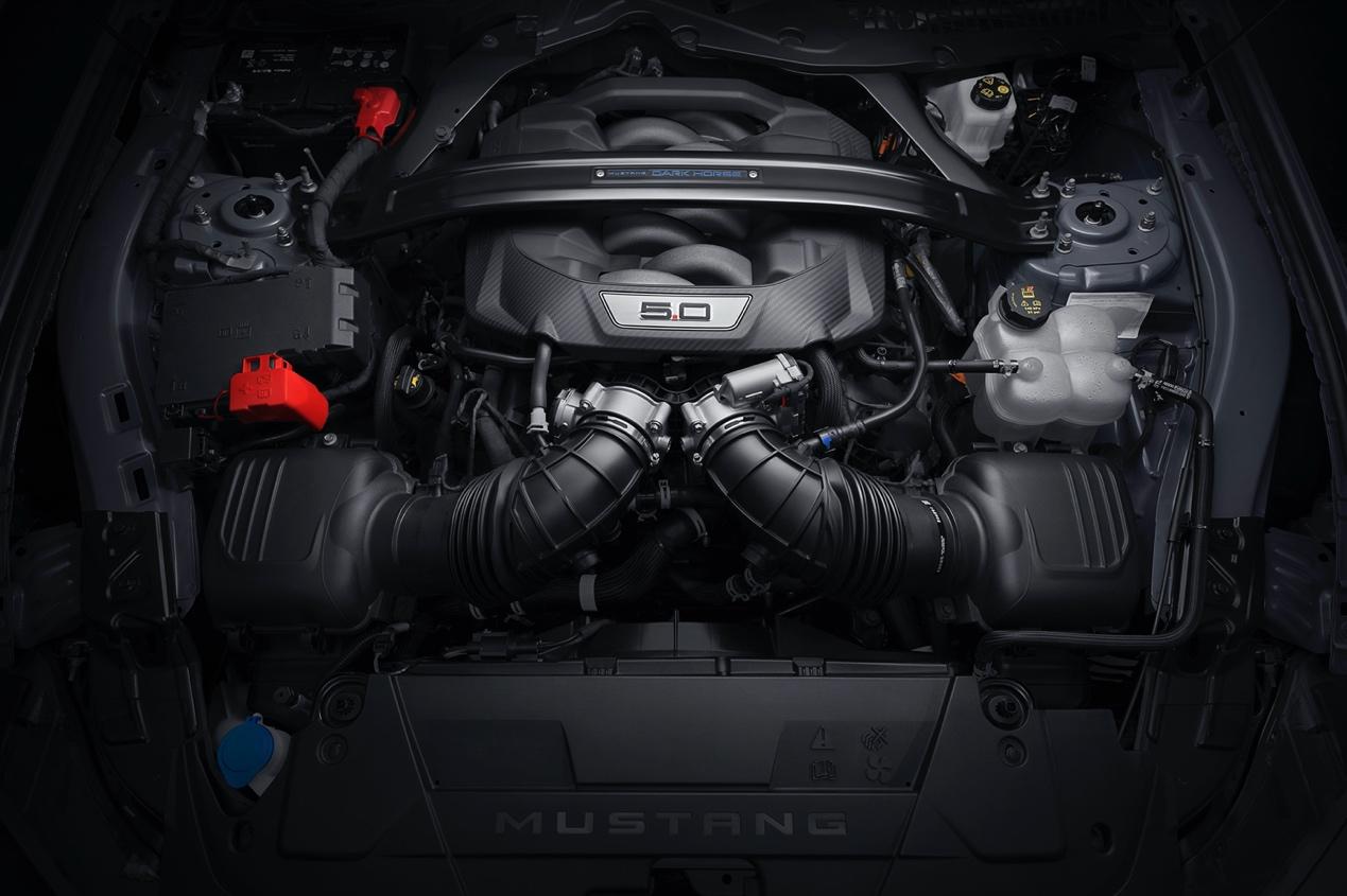 福特Mustang Dark Horse：5.0L V8加持，合法上路的性能猛兽！