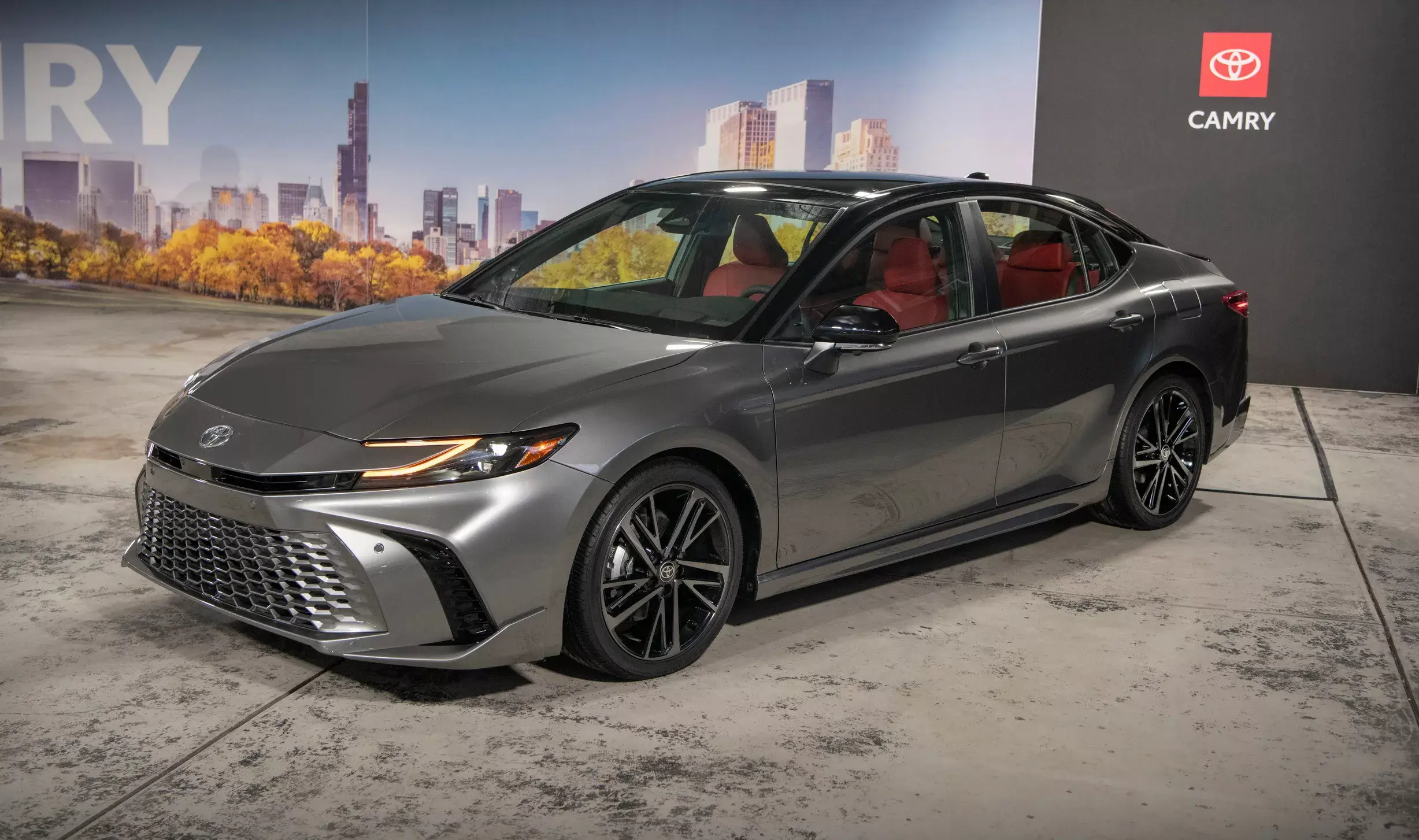 新一代 2025 Toyota Camry 全球首发，2.5L Hybrid 引擎，AWD 全驱系统！