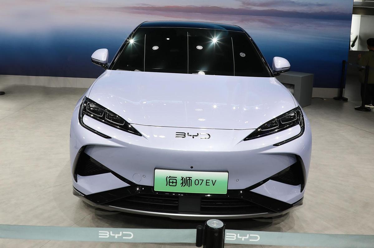 比亚迪全新SUV，海狮07 EV实车亮相，外观很年轻运动，车长4830mm