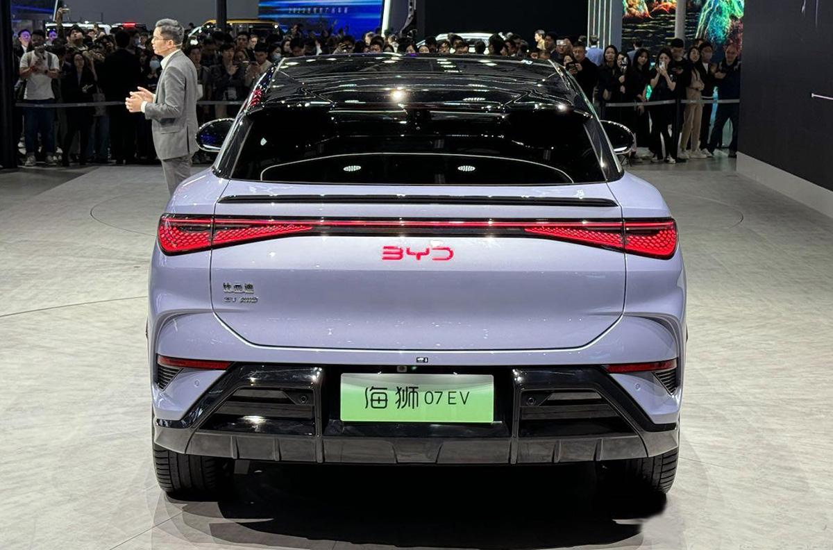 比亚迪全新SUV，海狮07 EV实车亮相，外观很年轻运动，车长4830mm