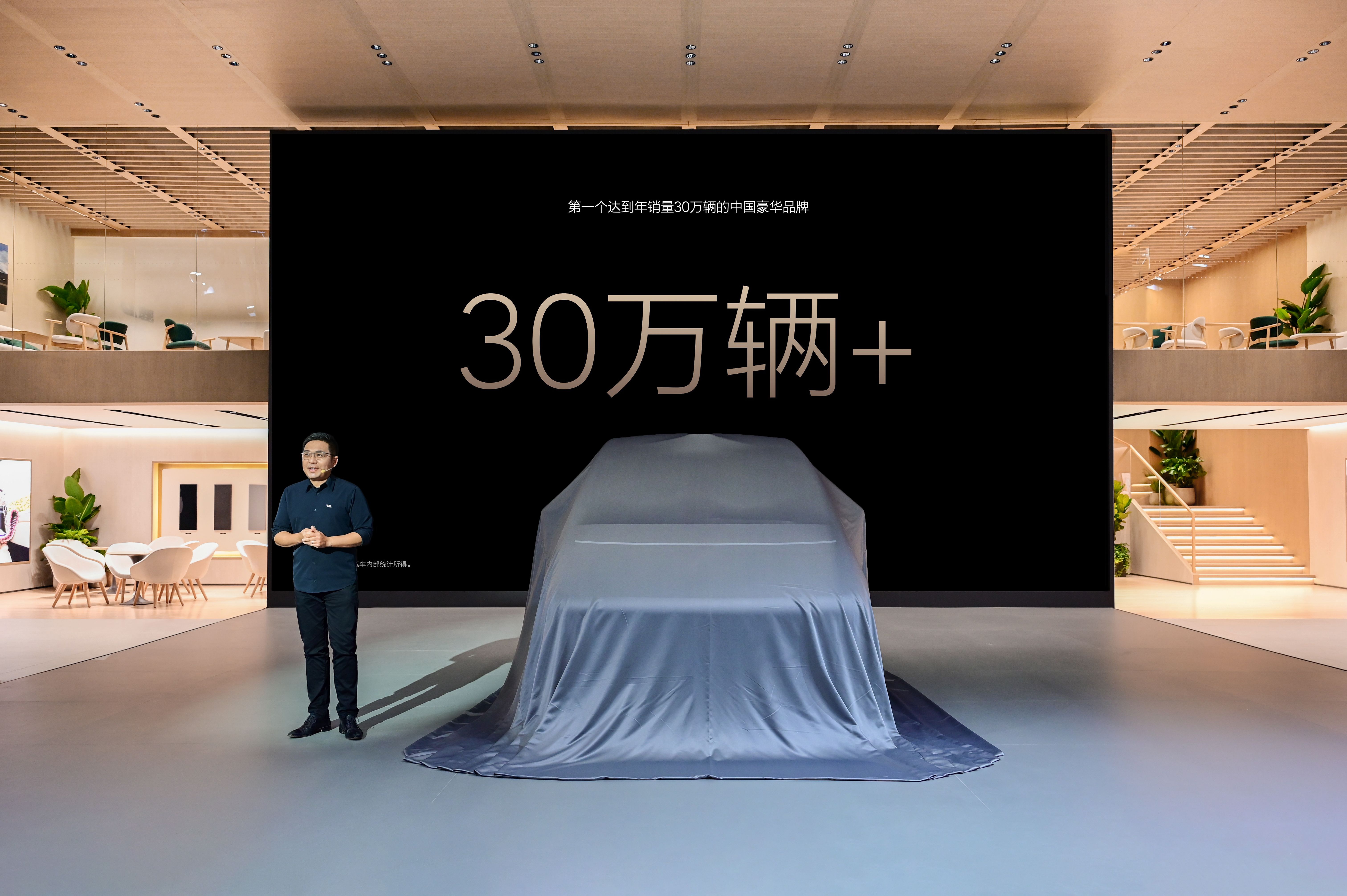 理想MEGA開啟預(yù)定明年2月交付，火車頭MPV能否成為新“埃爾法”？