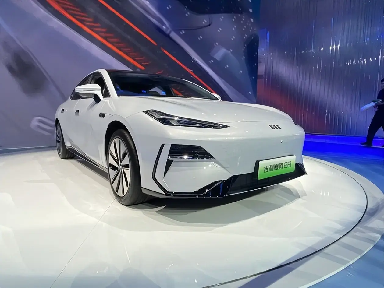 吉利銀河E8亮相2023廣州車展